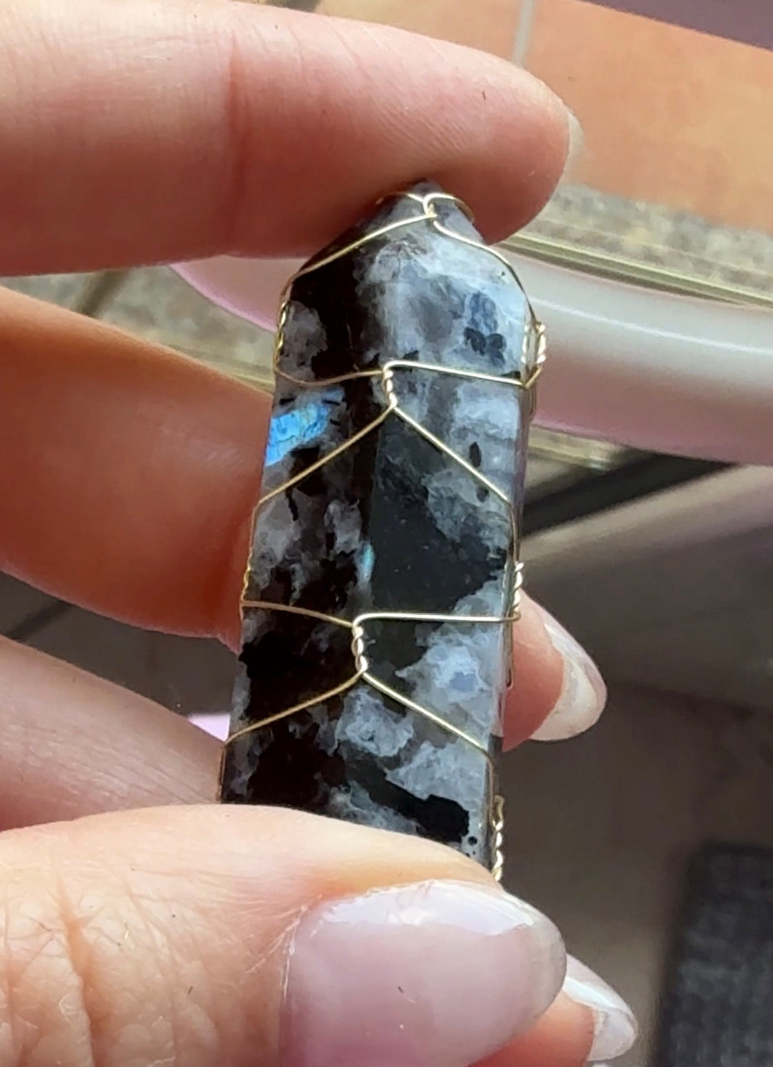 Stella 🌟 Labradorite bianca con inclusioni di Tormalina