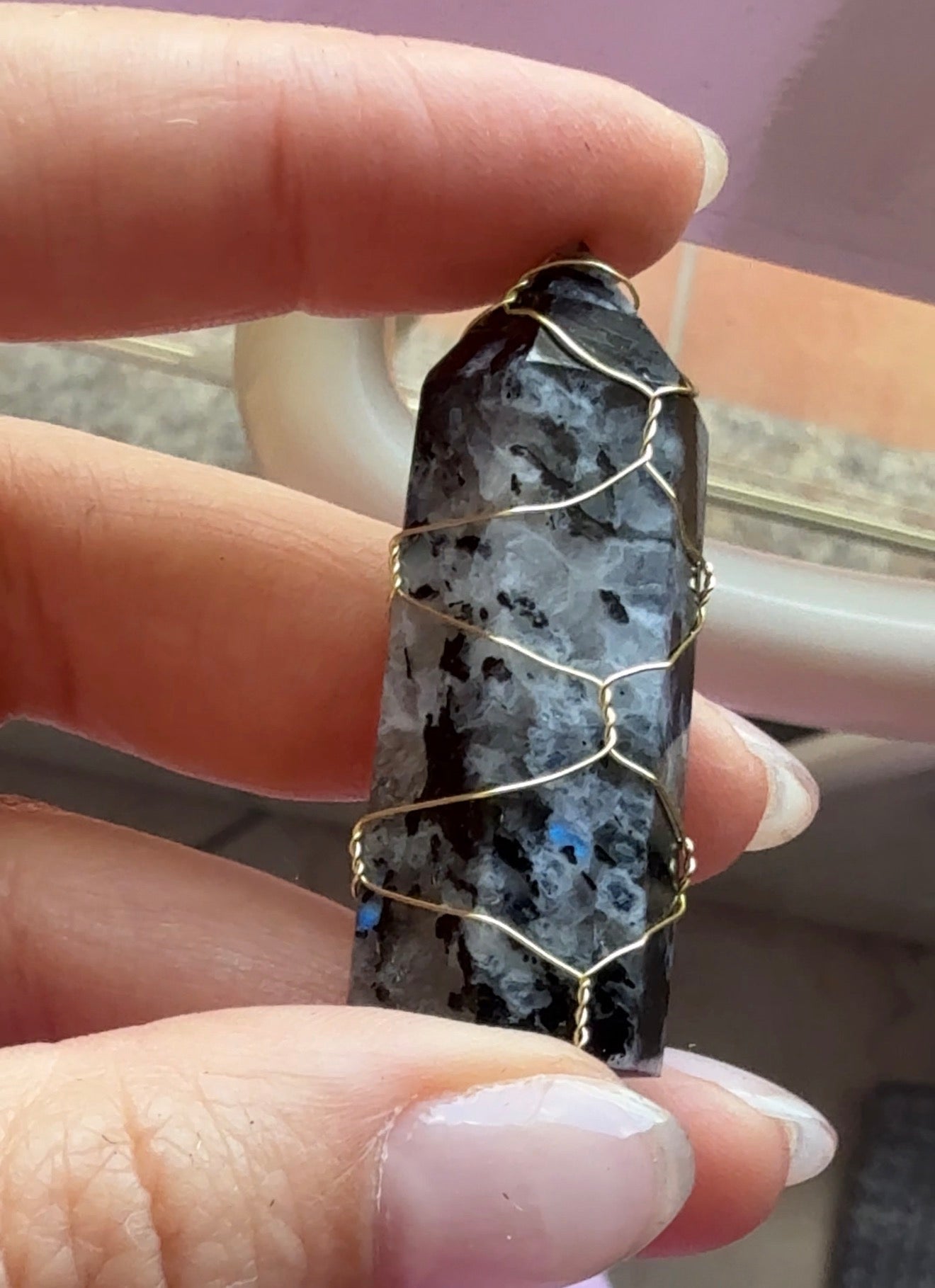 Stella 🌟 Labradorite bianca con inclusioni di Tormalina