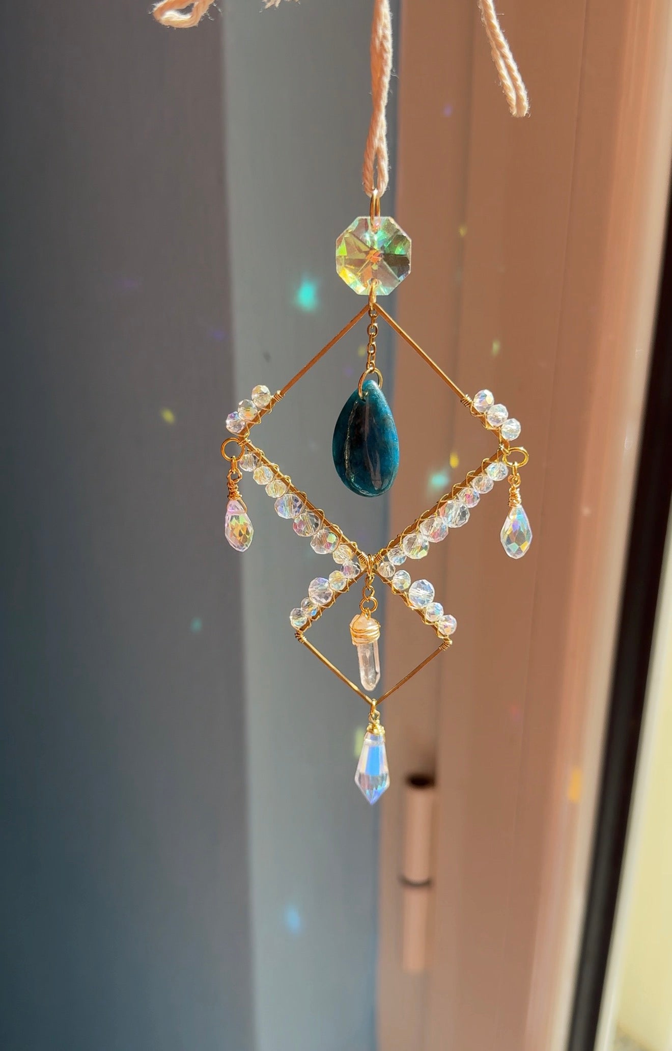 Mini con Apatite